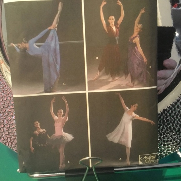 Simplicity costumes 5138-14-16-18-20- uncut-dance costumes- great pattern - Picture 2 of 6